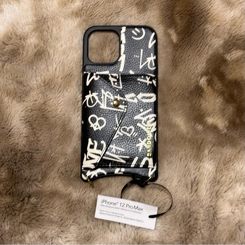 ♥ Bandolier HAILEY
Side Slot Leather Case in Love Print/Gold iPhone 12 Pro Max